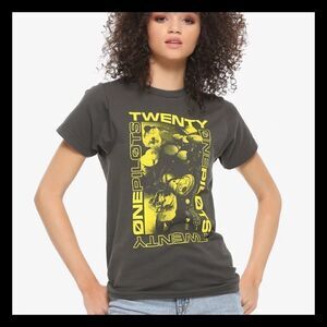 🔹Twenty Øne Piløts One Pilots Trench T-Shirt Junior’s Small